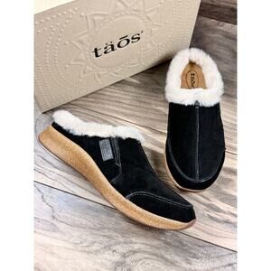 NIB Taos 8M Future Black Suede Comfort Slip On Shearling Clogs Slides Loafers